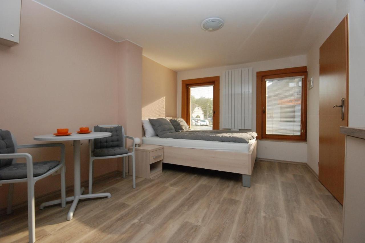 Apartman Mh Břeclav Exterior foto